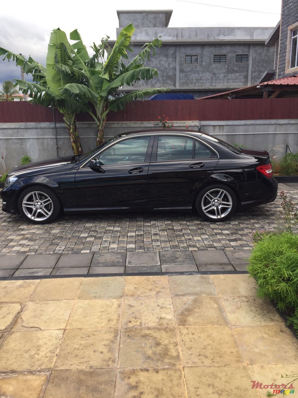 2011' Mercedes-Benz C-Class photo #2