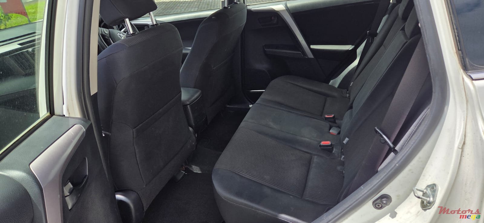 2016' Toyota RAV4 photo #6