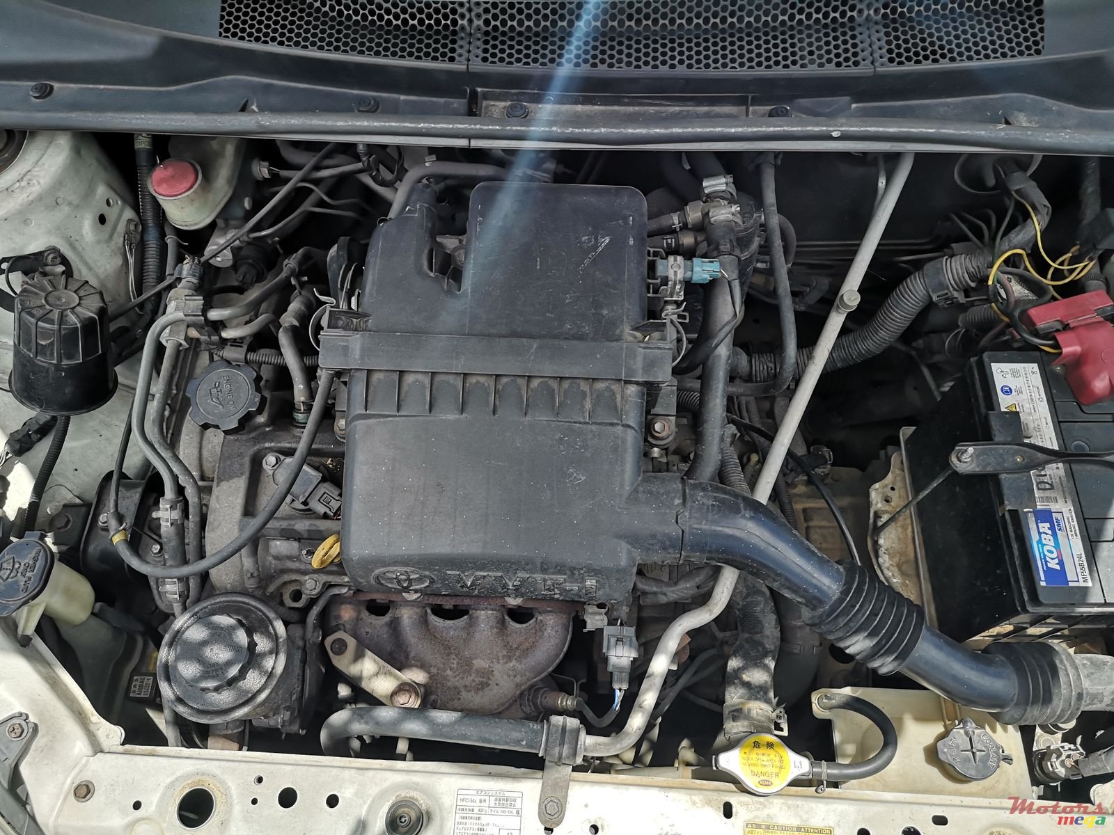 2002' Toyota Vitz photo #5