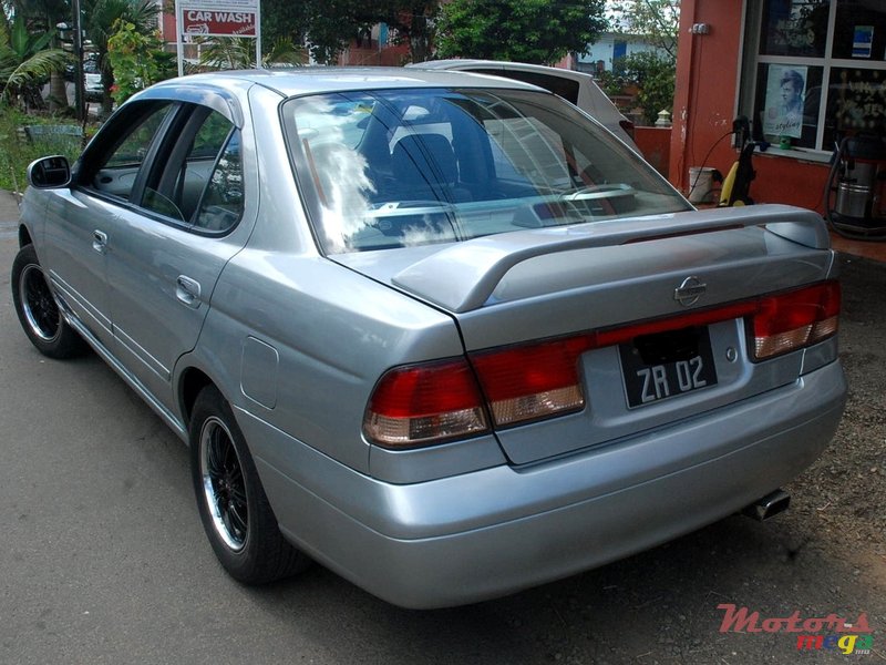 2002' Nissan Sunny photo #1