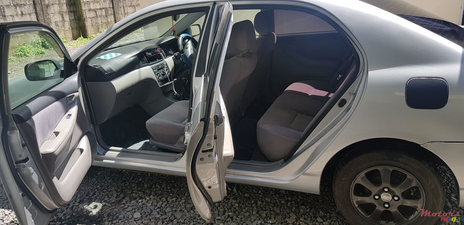 2001' Toyota Corolla photo #3