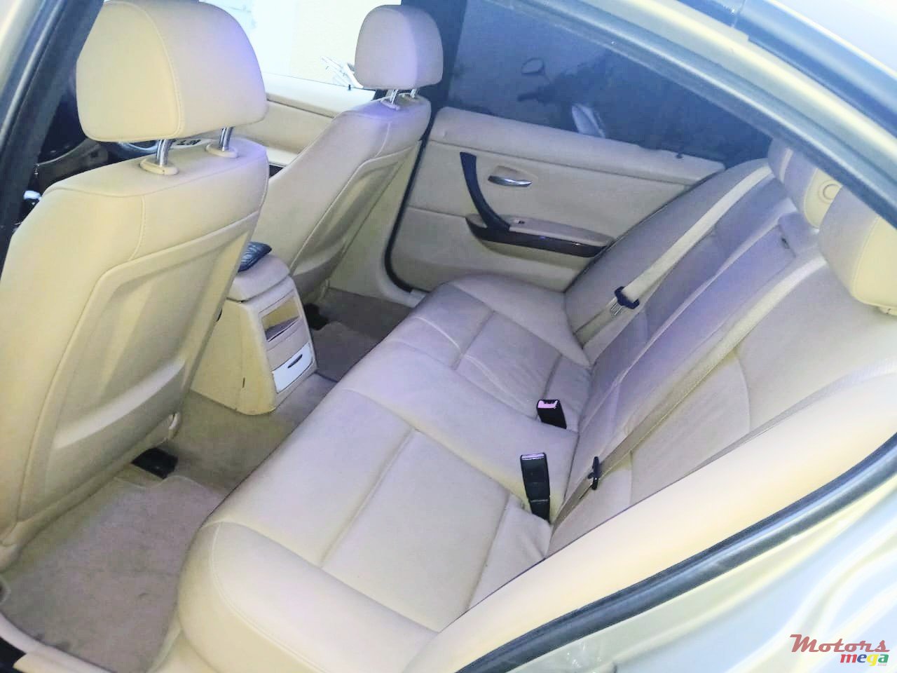 2009' BMW 320 photo #4