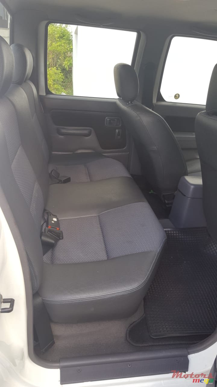 2014' Nissan Hardbody photo #3