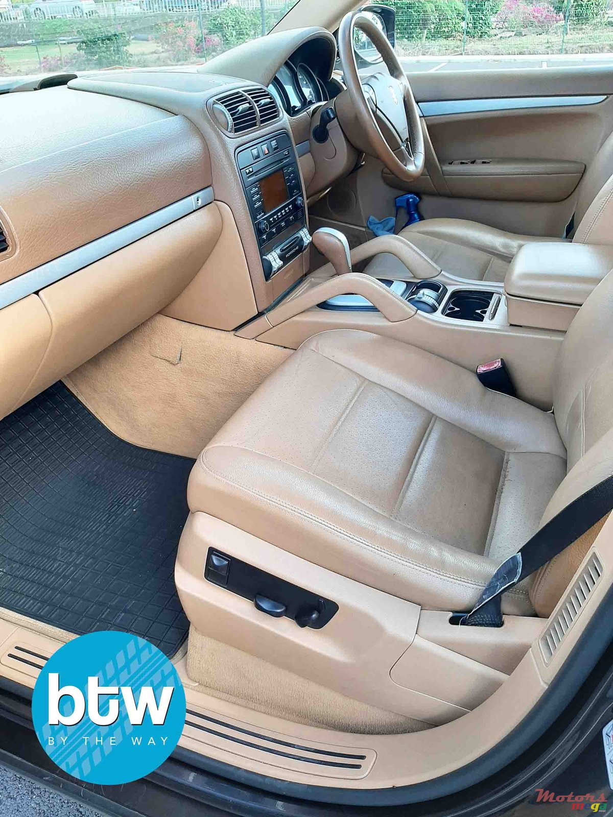 2009' Porsche Cayenne photo #5