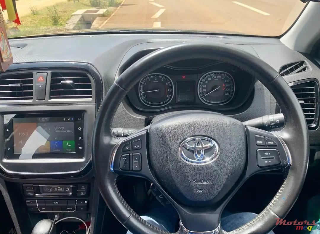 2022' Toyota Urban Cruiser photo #7