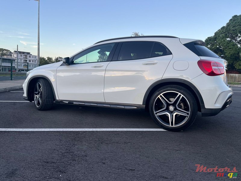 2015' Mercedes-Benz GLA 200 photo #4