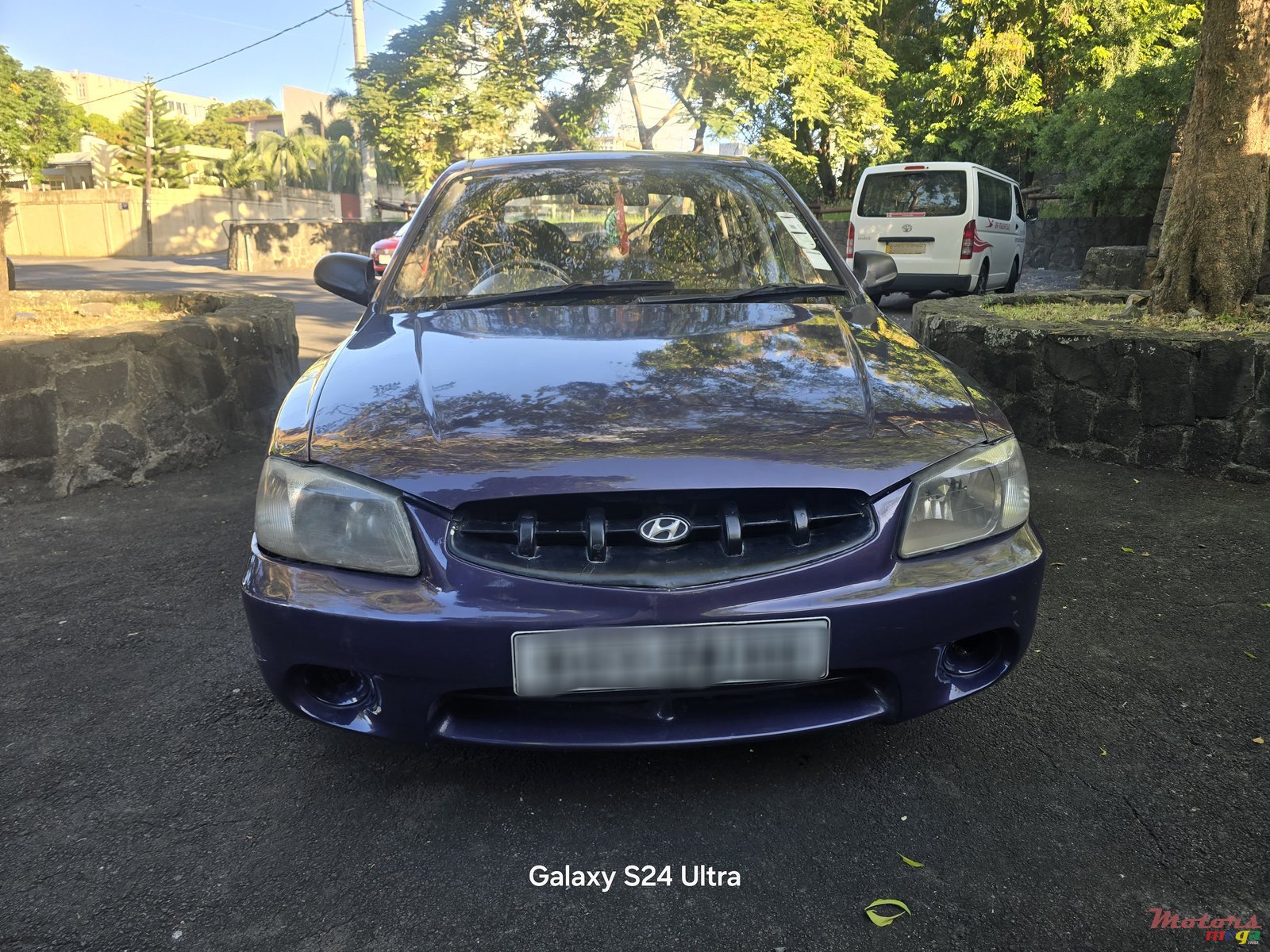 2000' Hyundai Accent photo #1