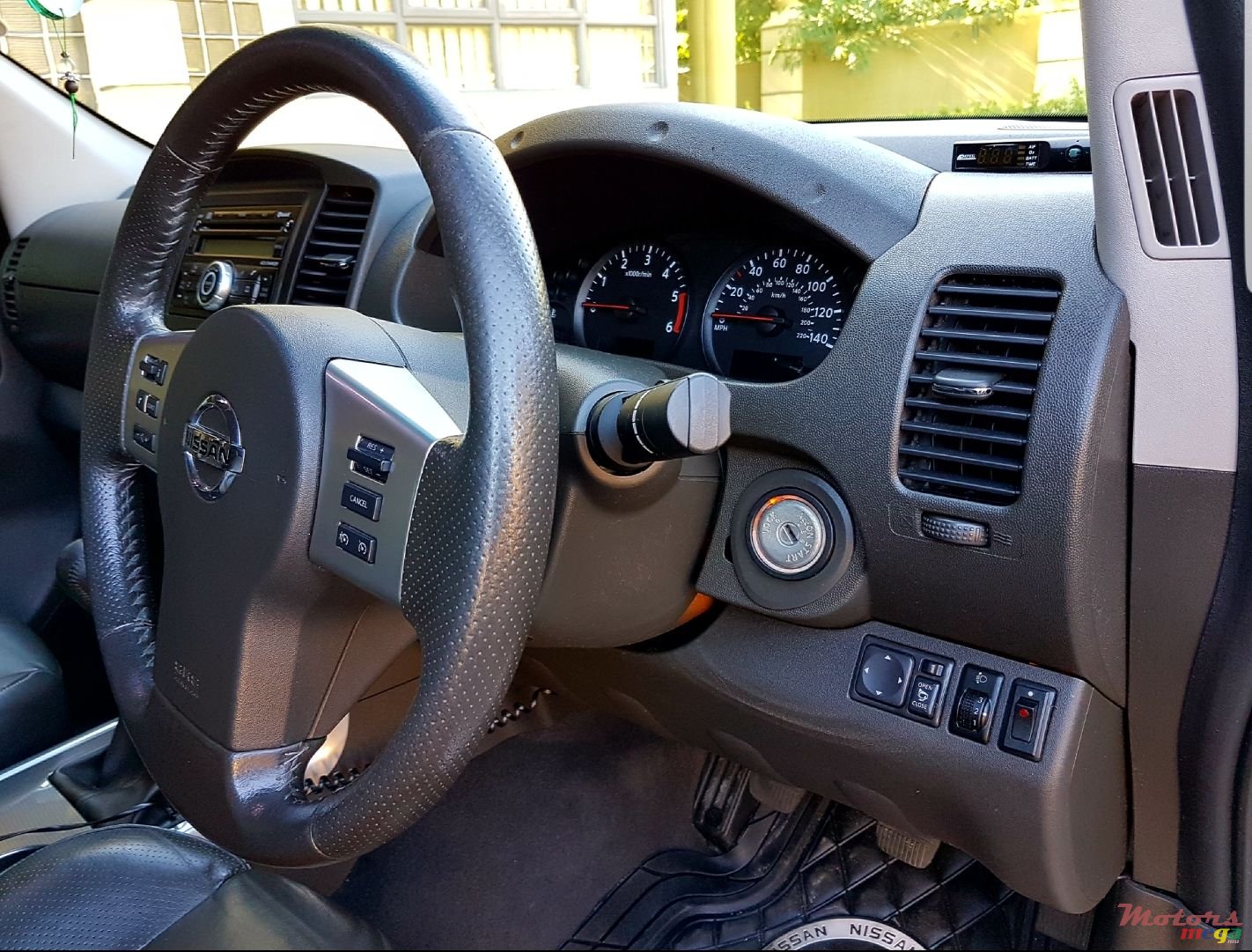 2011' Nissan Navara photo #5