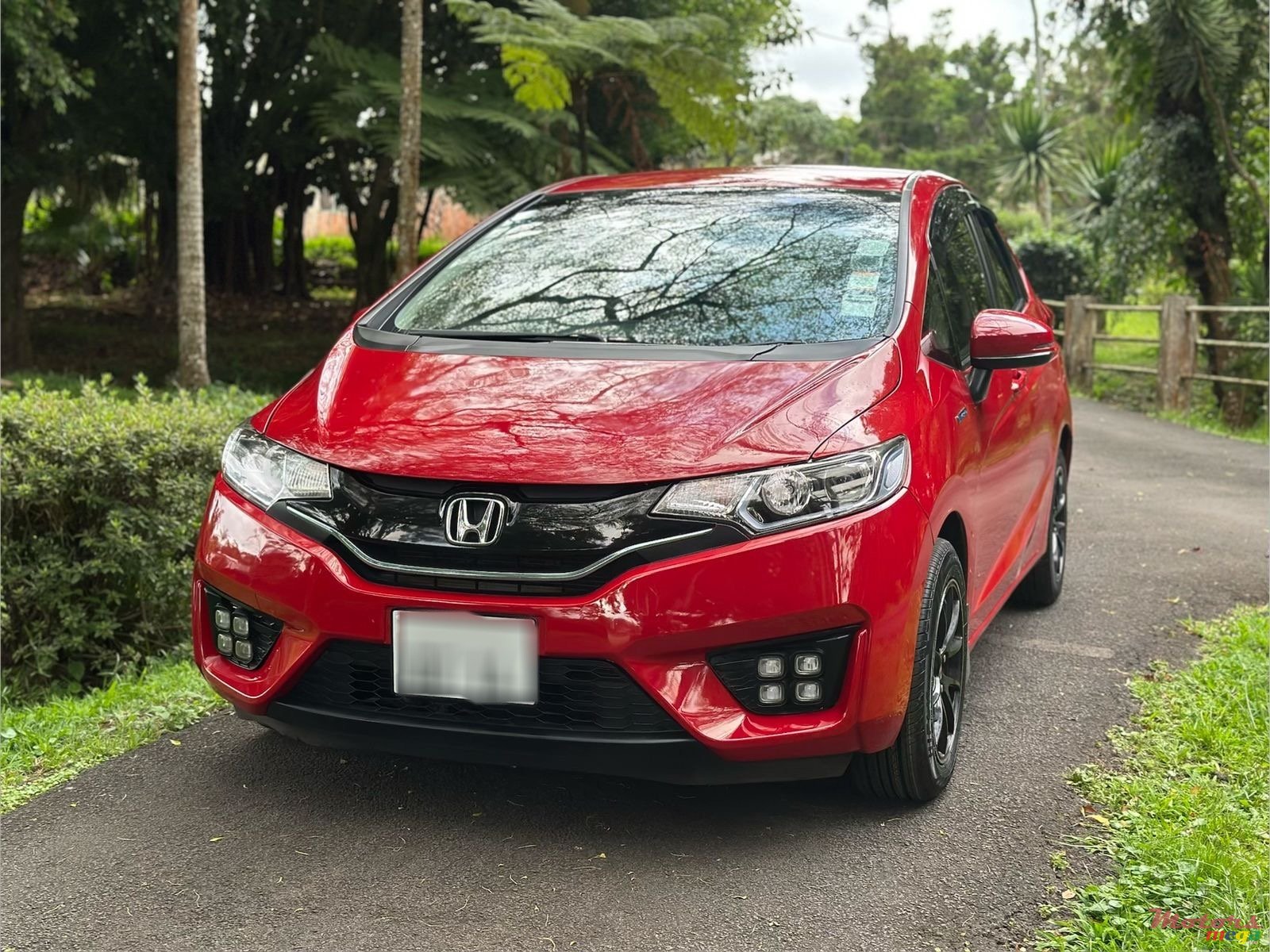 2014' Honda Fit hybrid photo #2