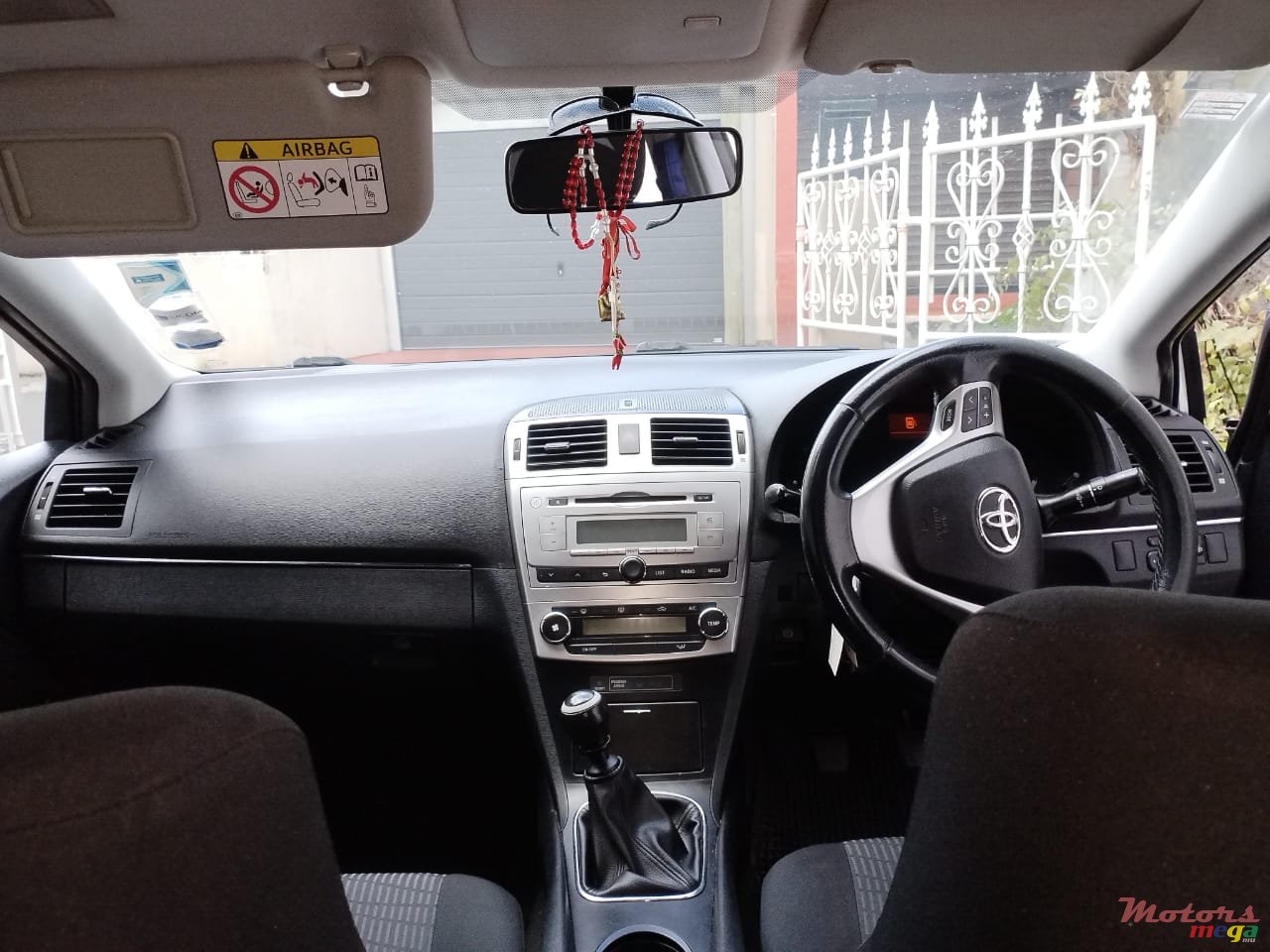 2013' Toyota Avensis photo #3