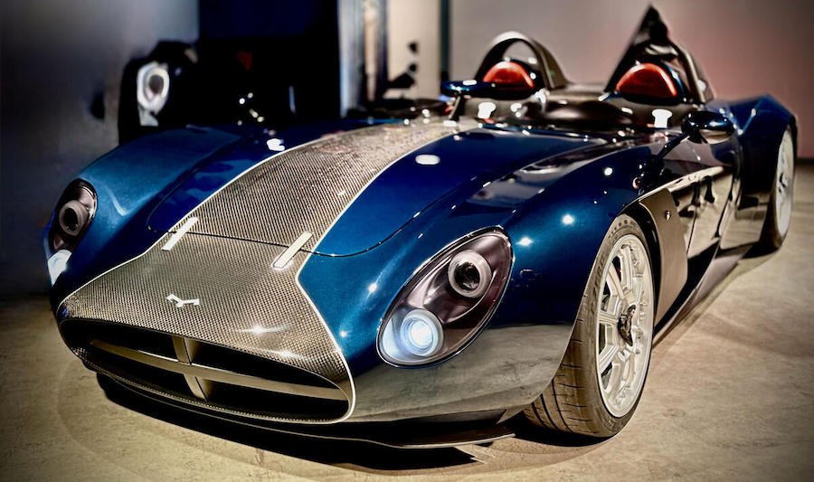 人気の新作 This Course Of Retro Lighter Cigarette a Has Roadster Italian アイドルグッズ