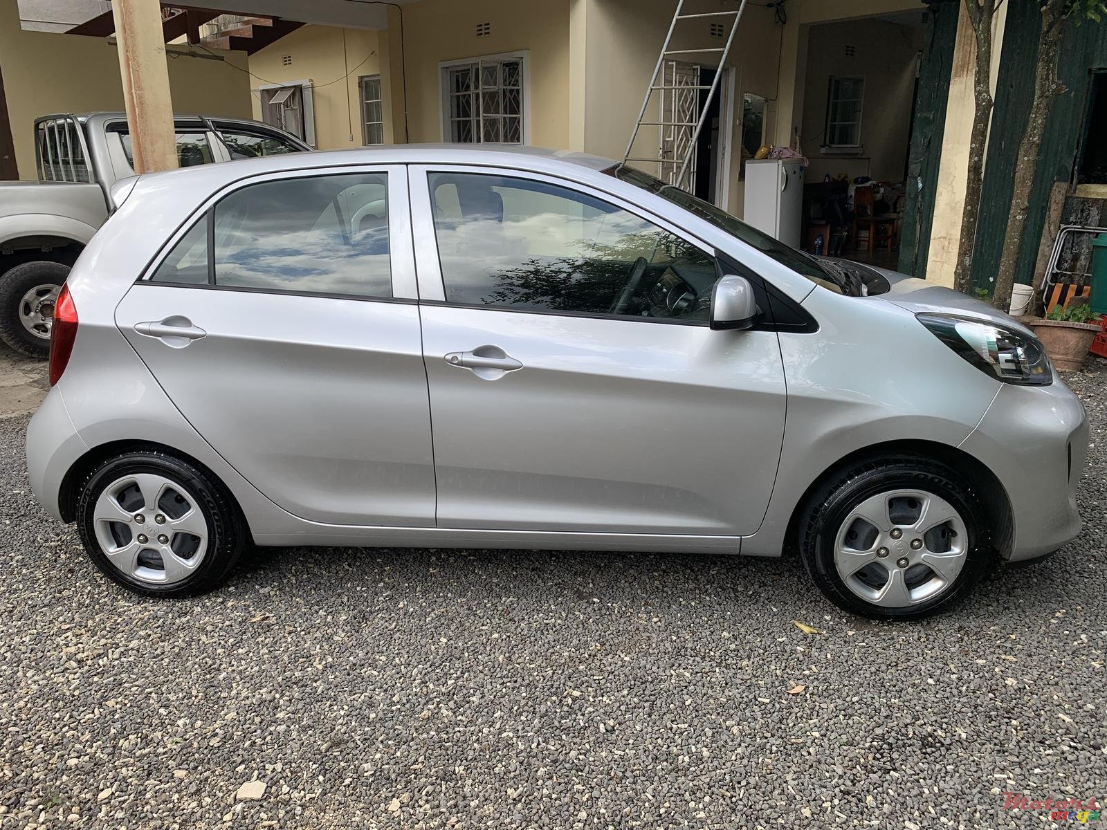 2017' Kia Picanto Hatchback photo #2