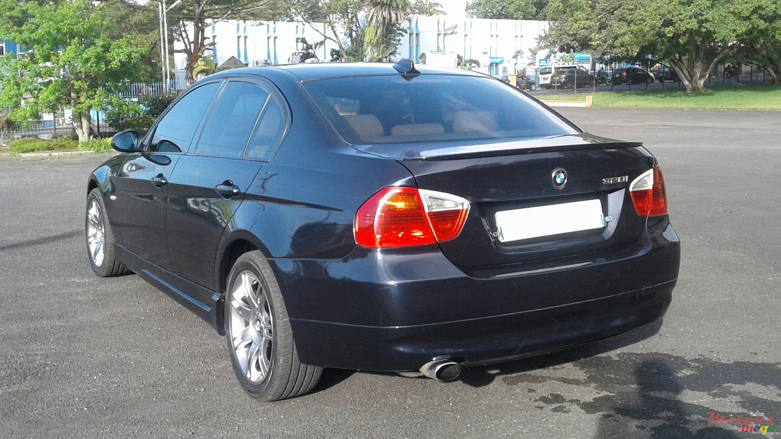 2005' BMW 3 Series Sedan 320i photo #4