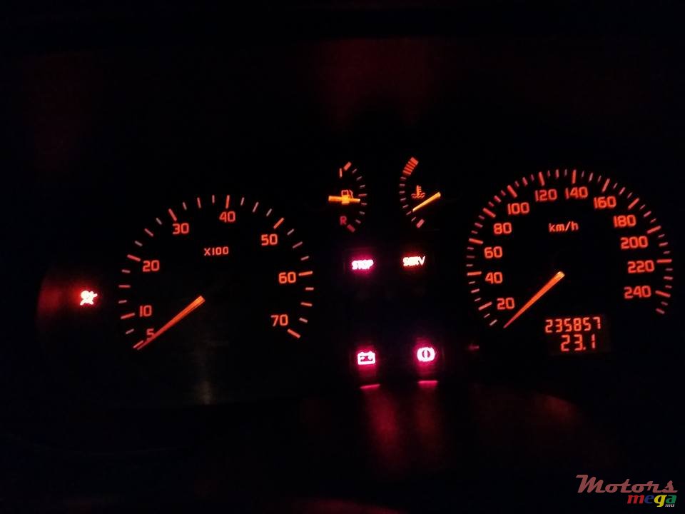 2001' Renault Megane photo #3