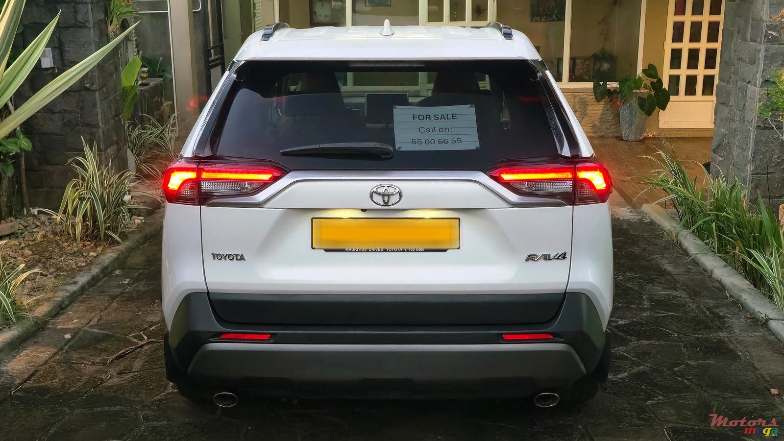 2021' Toyota RAV4 Luxury Edition photo #2