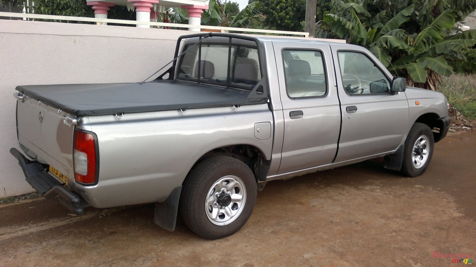 2004' Nissan hardbody photo #2