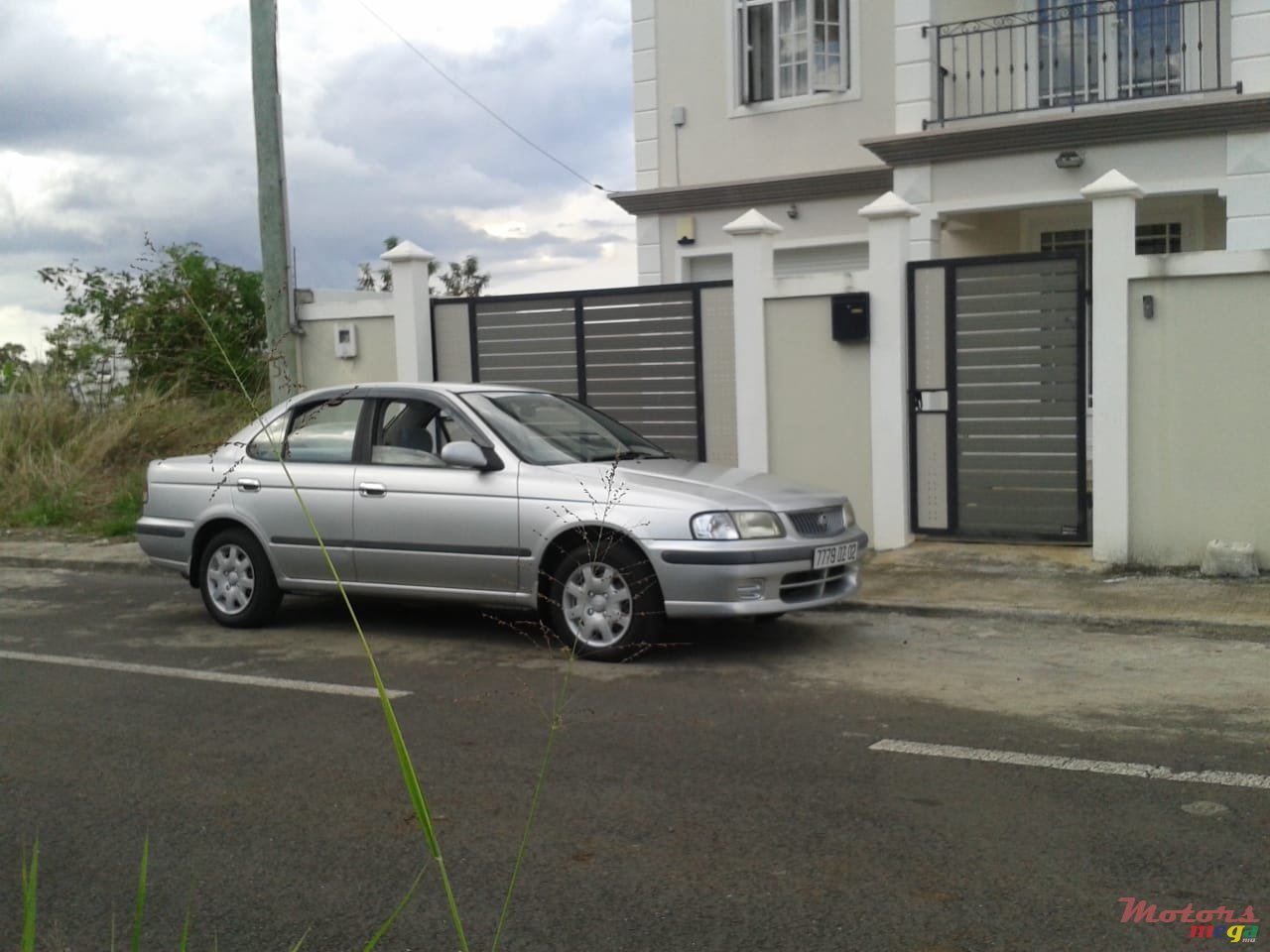 2002' Nissan Sunny photo #1