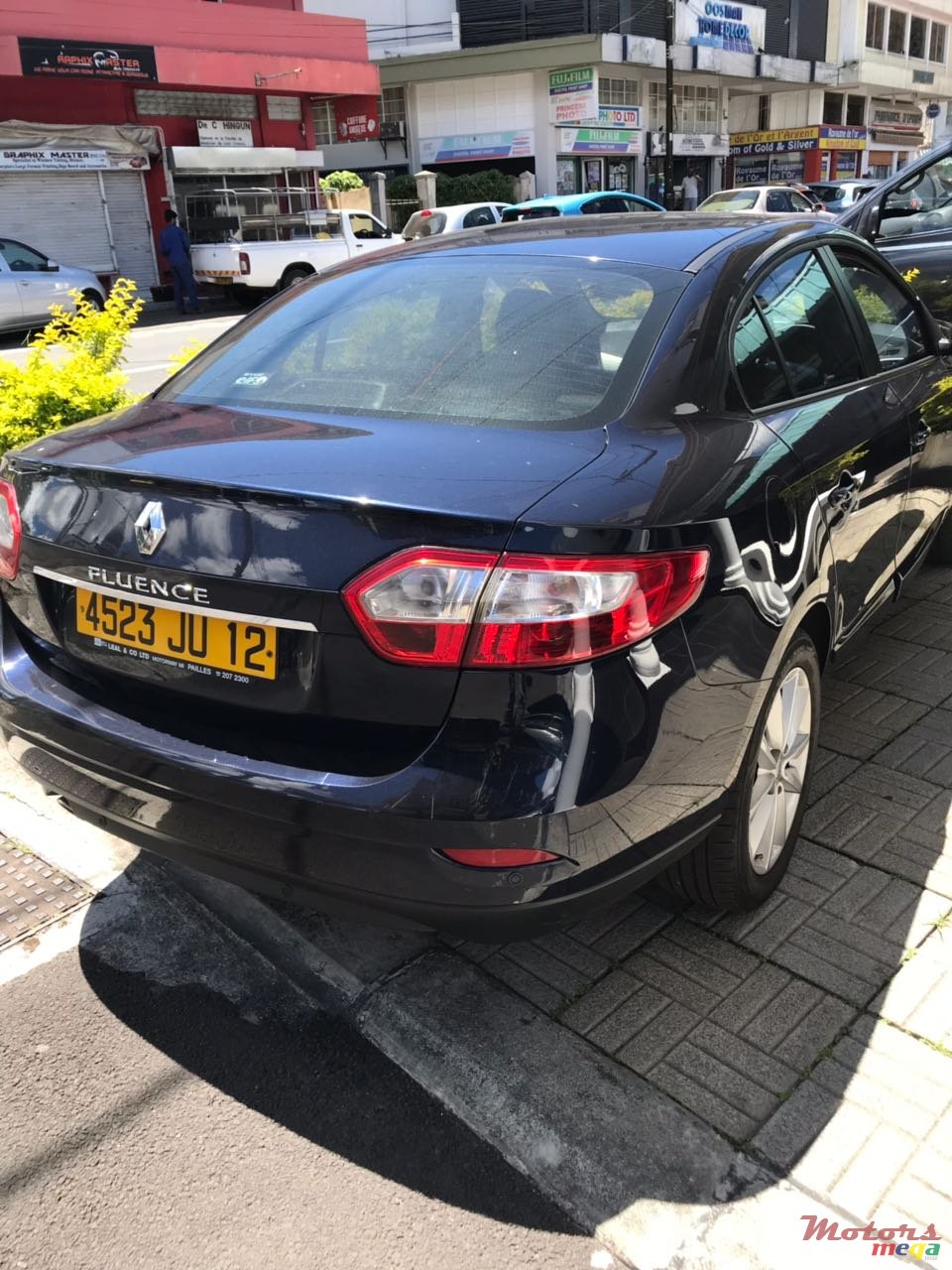 2012' Renault Fluence 1.6 photo #1