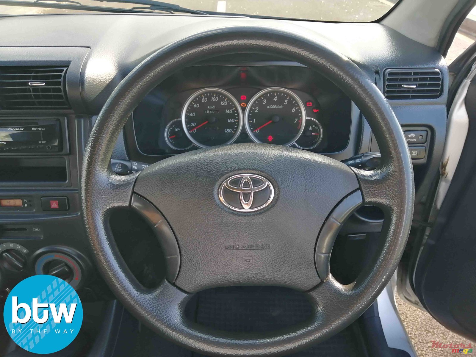 2011' Toyota Avanza photo #6