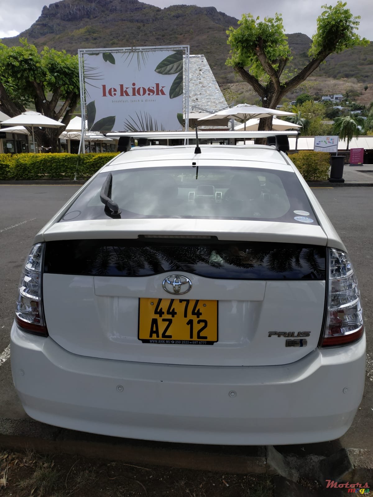 2012' Toyota Prius photo #6