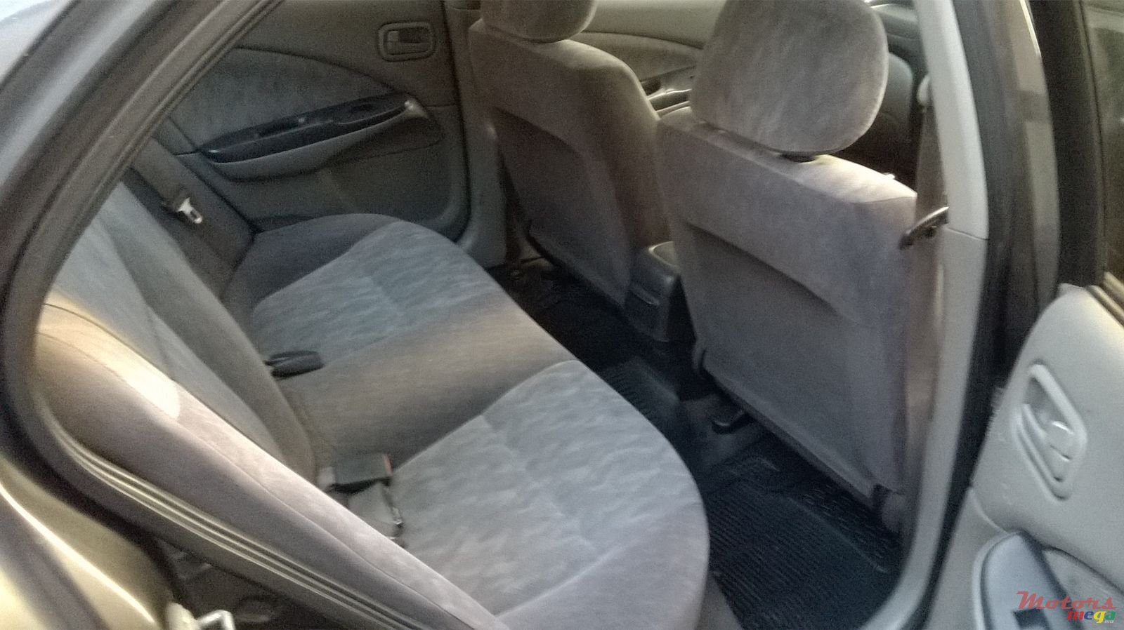 2000' Nissan Sunny sunroof-alloywheels-DVD screen photo #7