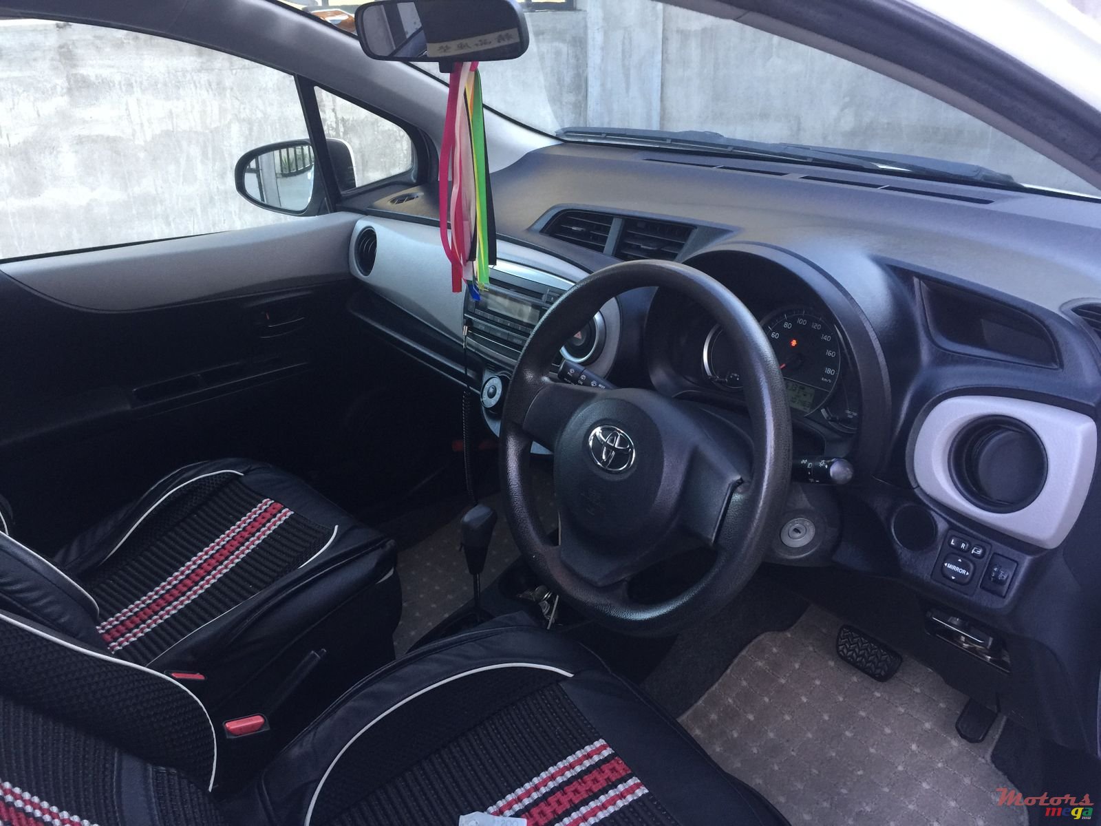 2012' Toyota Vitz photo #4