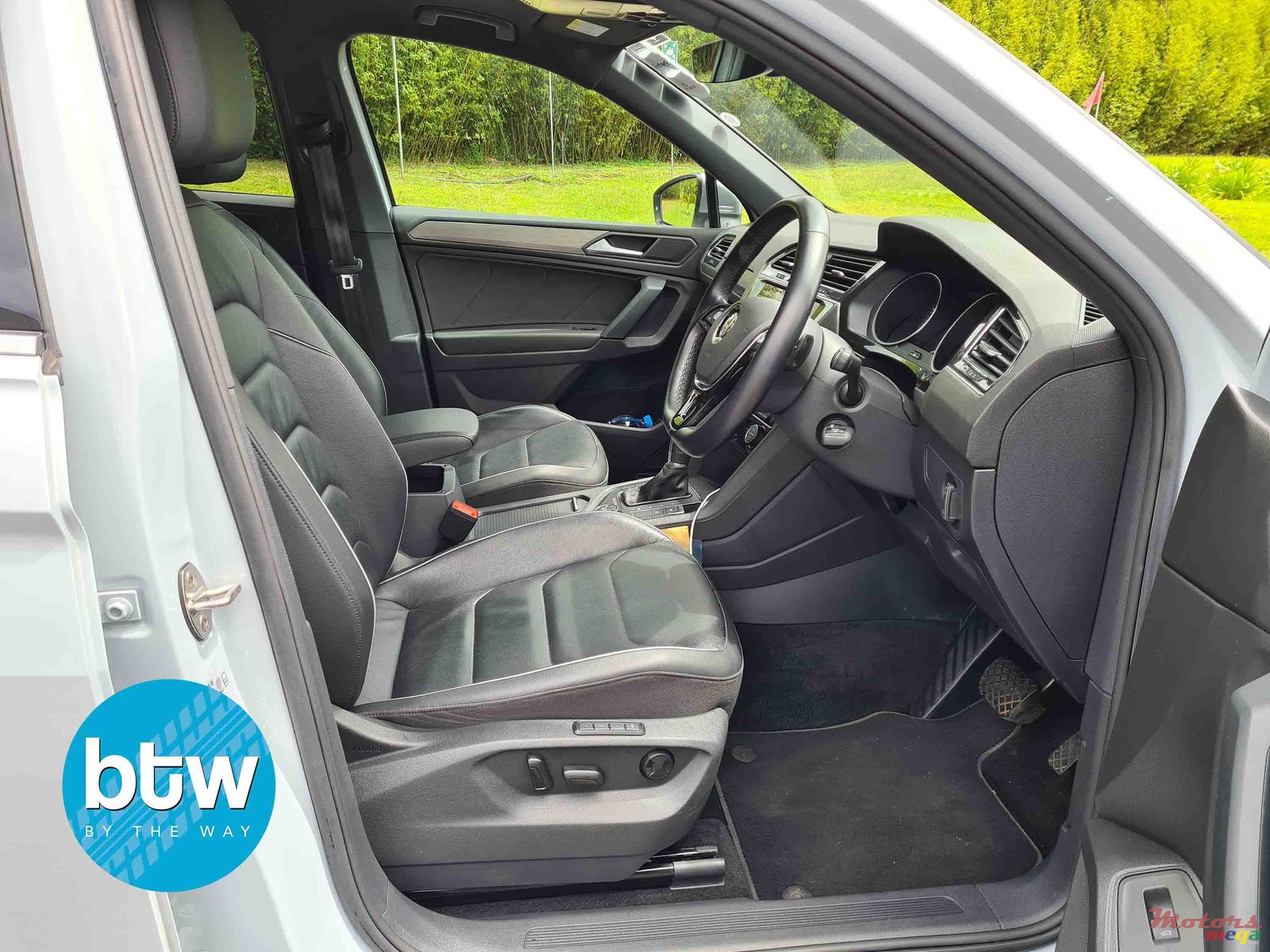 2019' Volkswagen Tiguan photo #6