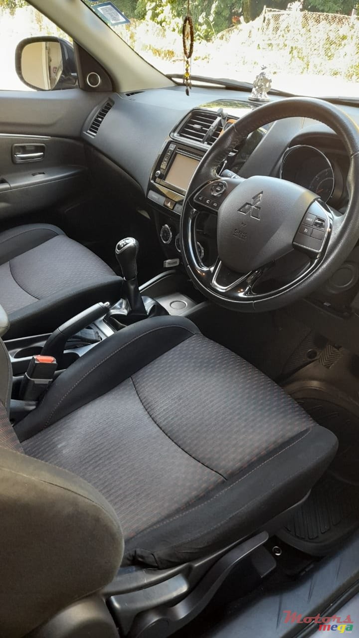2018' Mitsubishi ASX photo #2