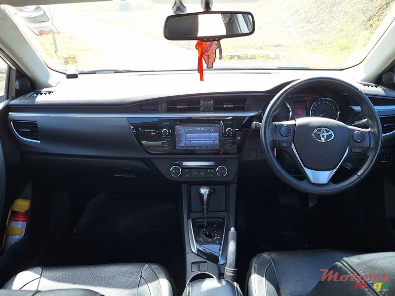 2015' Toyota Corolla Luxel photo #4