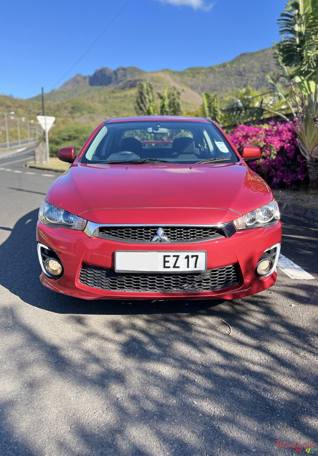 2017' Mitsubishi Lancer photo #2