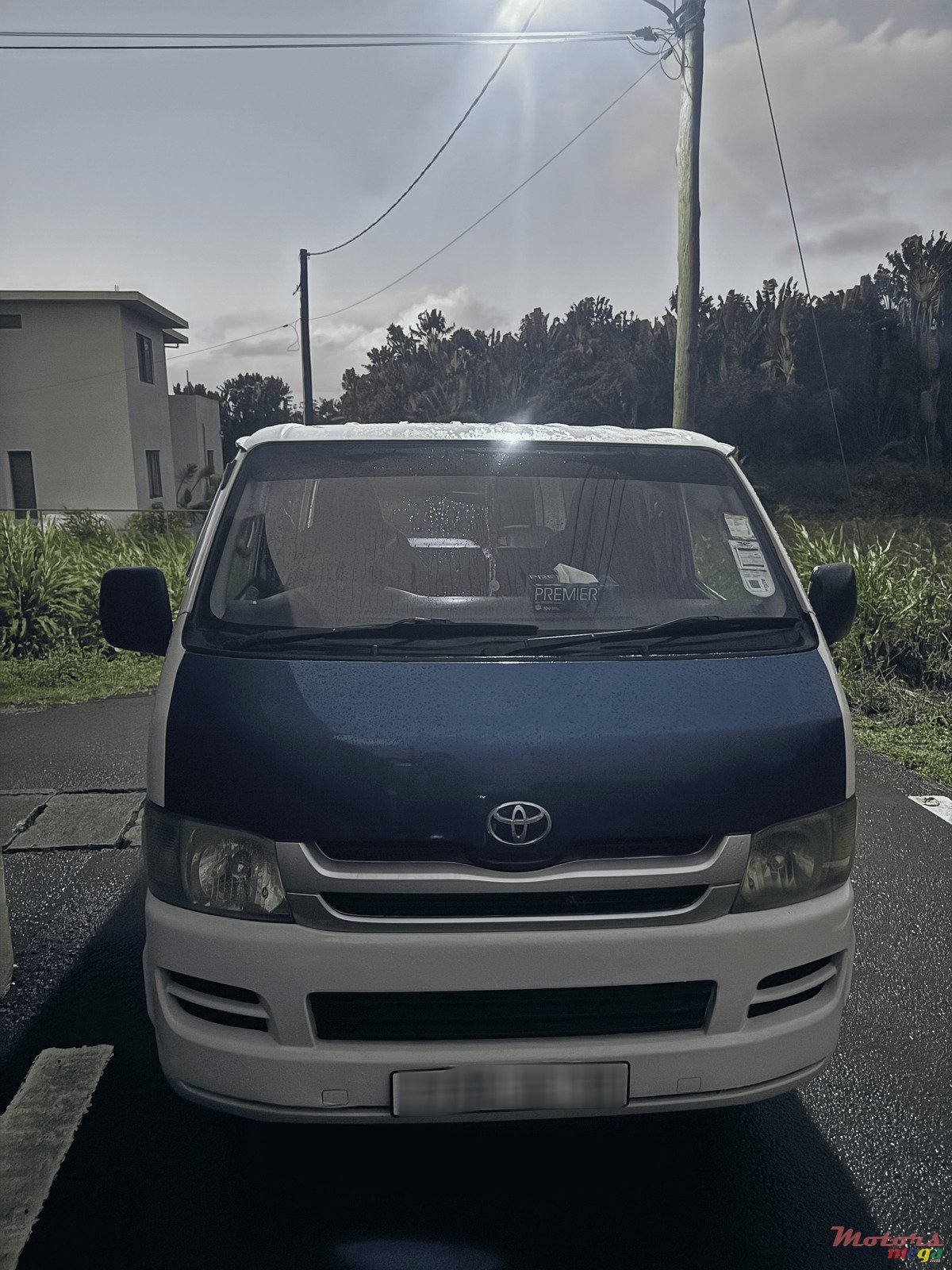 2010' Toyota HiAce D4D photo #1