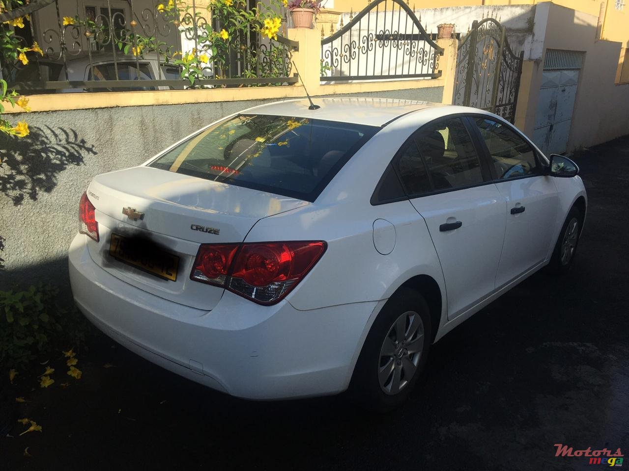 2012' Chevrolet Cruze photo #3