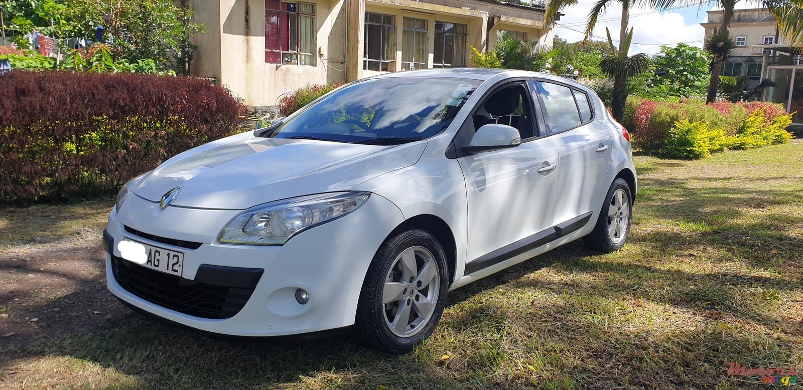 2012' Renault Megane photo #2