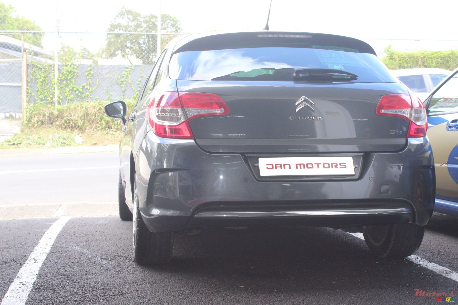 2013' Citroen C4 photo #2