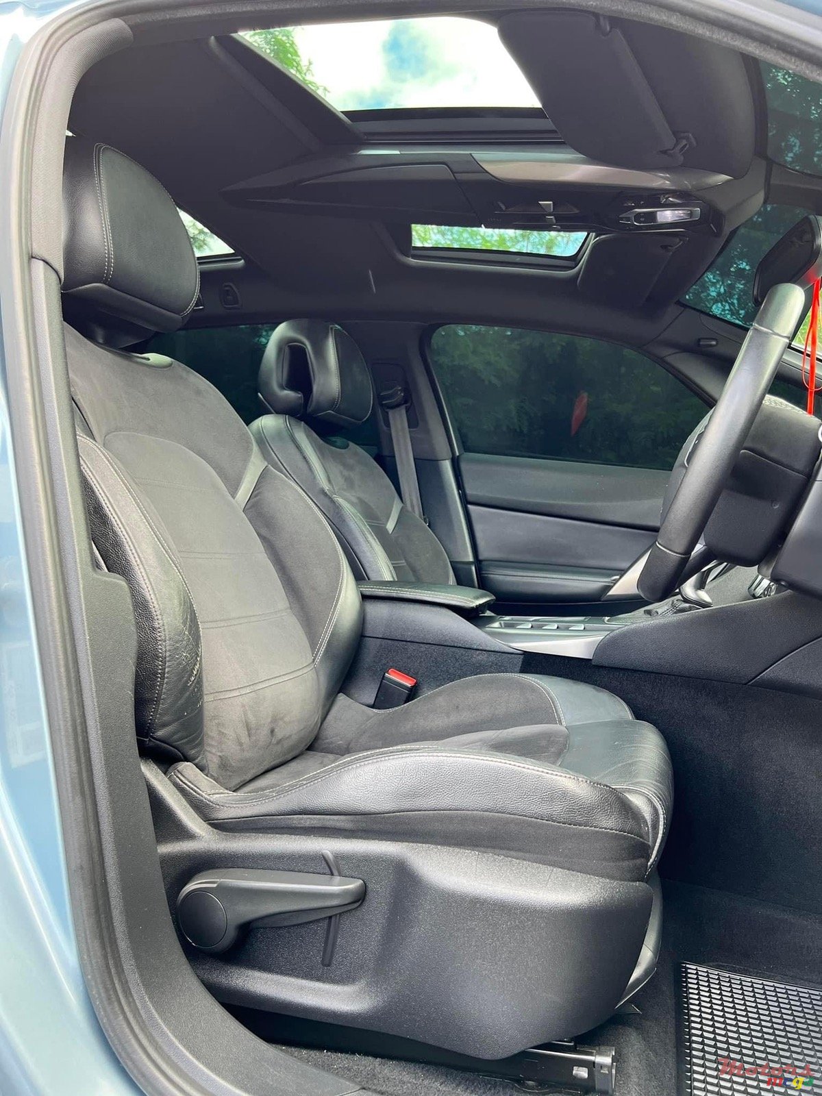 2013' Citroen DS5 photo #7