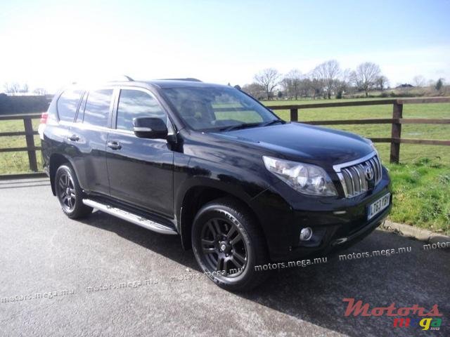 2012' Toyota Land Cruiser photo #3
