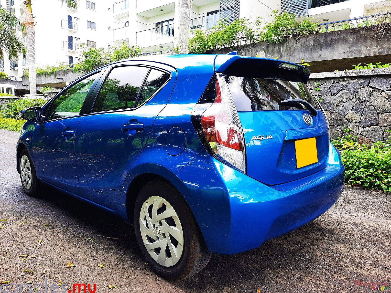 2016' Toyota Aqua 1.5 Hatchback photo #3