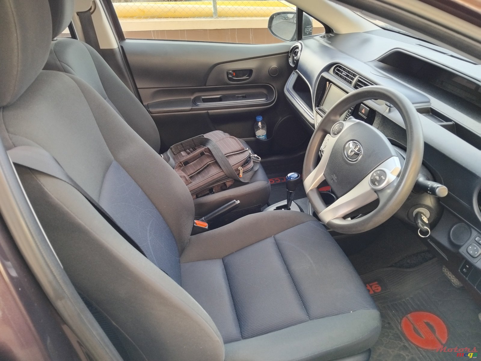 2016' Toyota Aqua photo #6