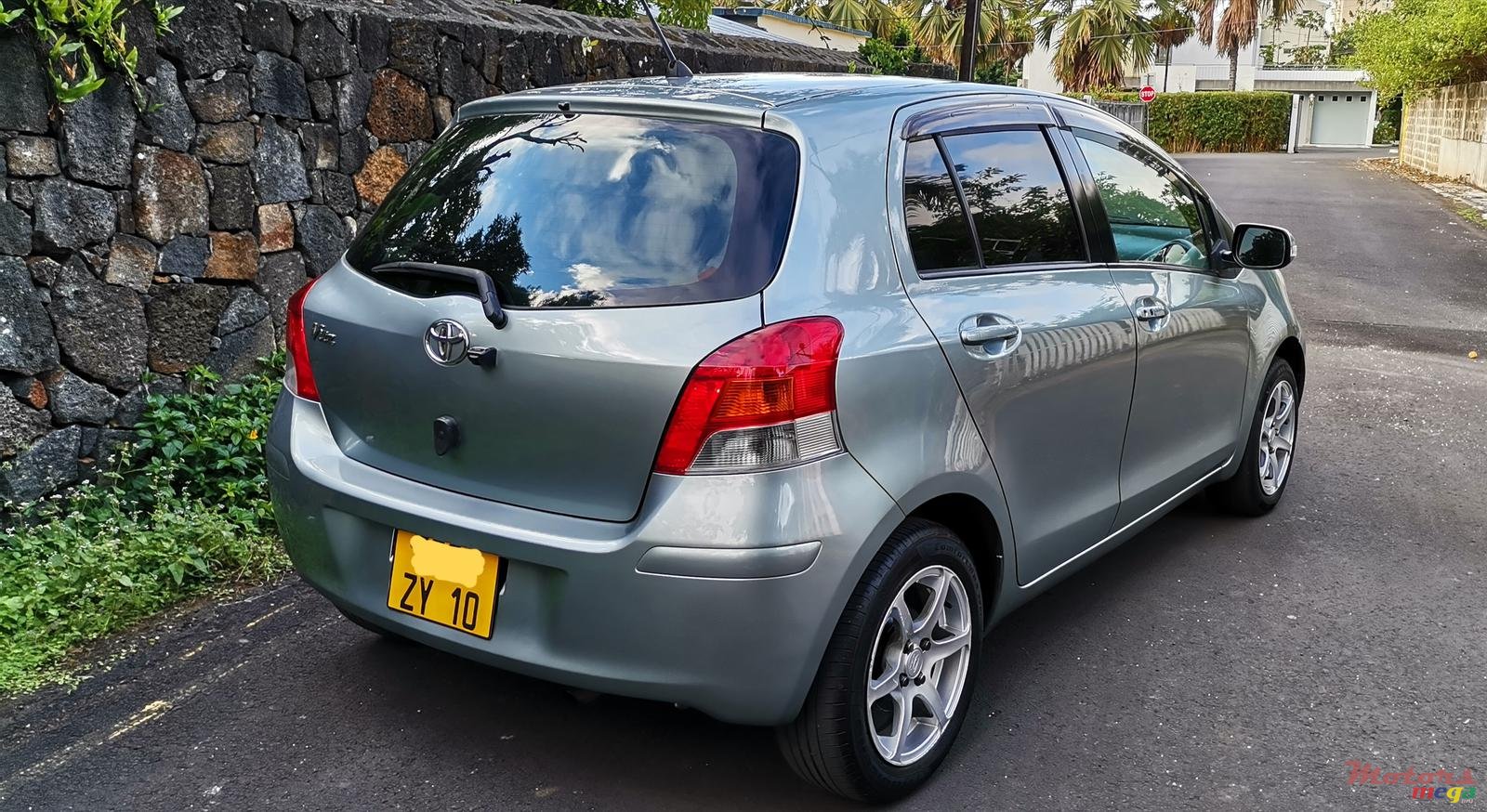 2010' Toyota Vitz photo #7