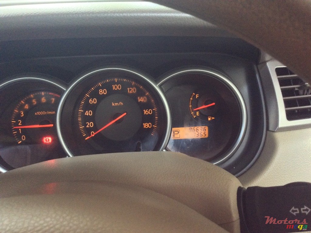 2007' Nissan Tiida photo #1