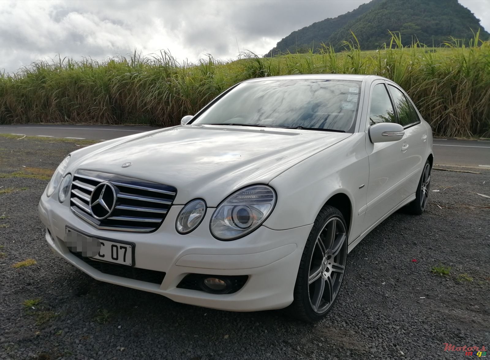 2007' Mercedes-Benz E-Class photo #2