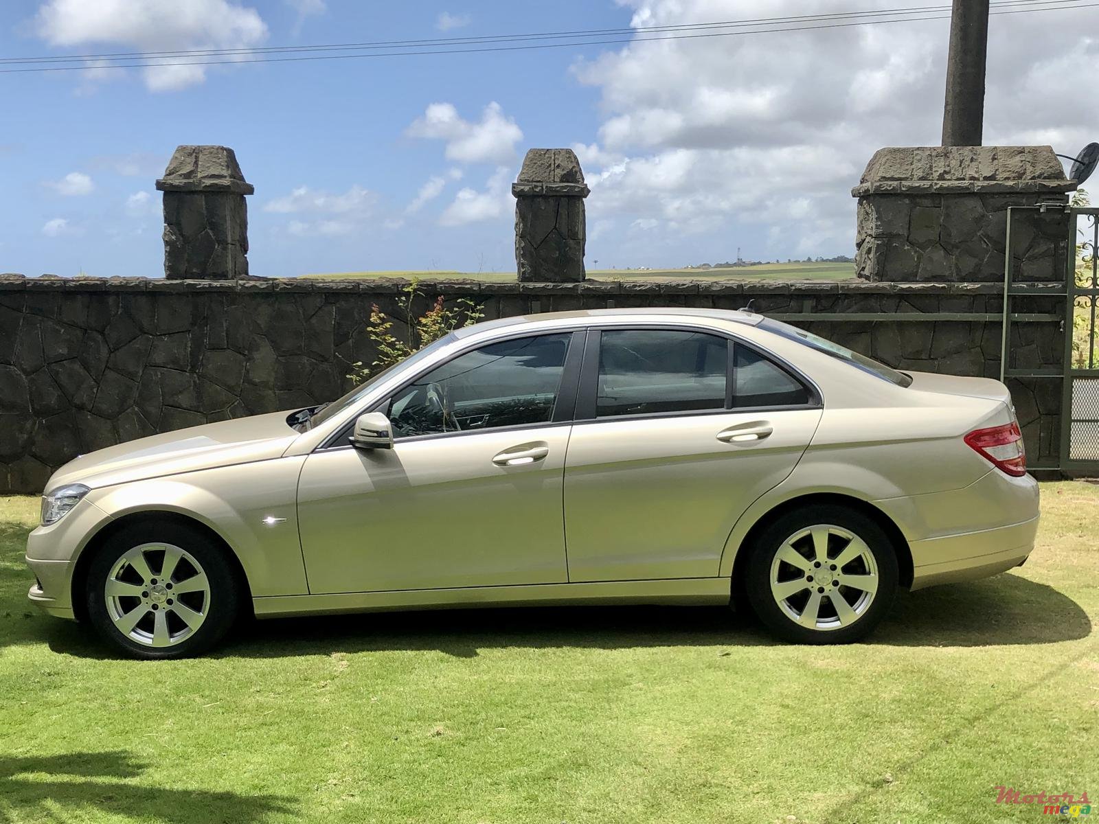 2010' Mercedes-Benz C-Class photo #1