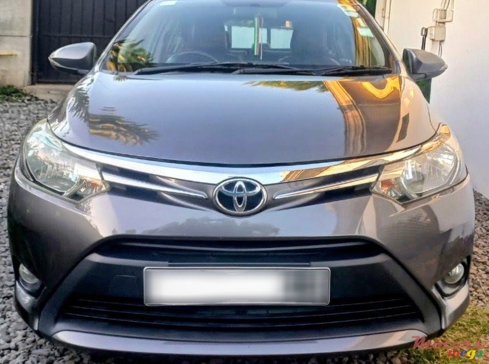 2015' Toyota Yaris photo #6