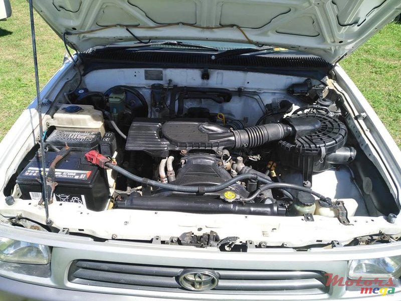 1999' Toyota Hilux 2*4 photo #7