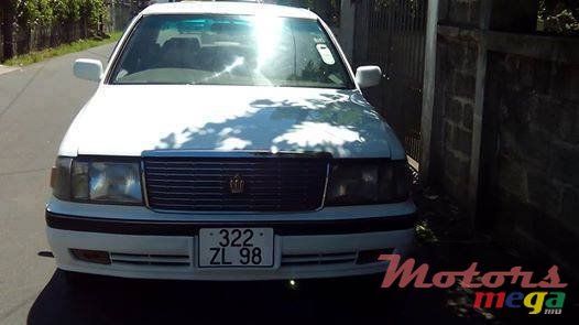1998' Toyota Crown photo #1