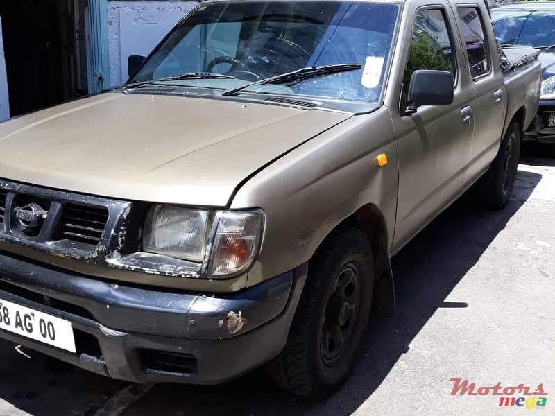 2000' Nissan Hardbody 2x4 double cab photo #4