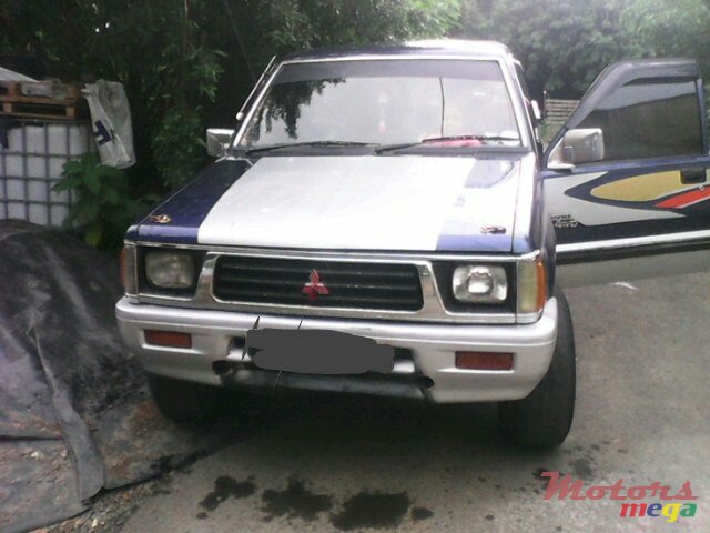 1993' Mitsubishi L 200 4x4 photo #1