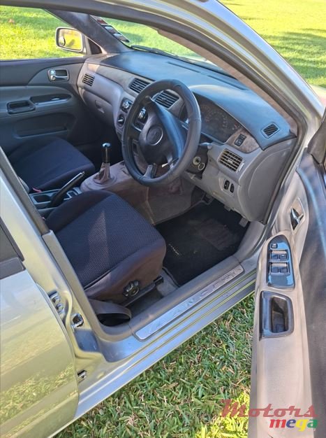 2005' Mitsubishi Lancer photo #6