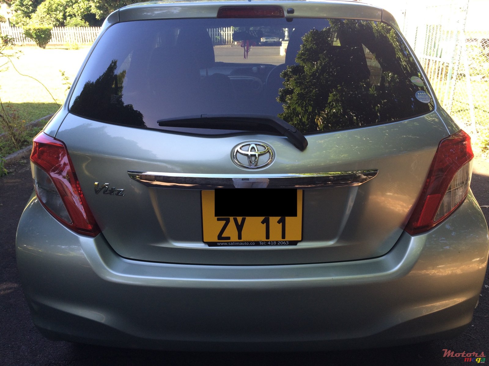 2011' Toyota Vitz photo #2