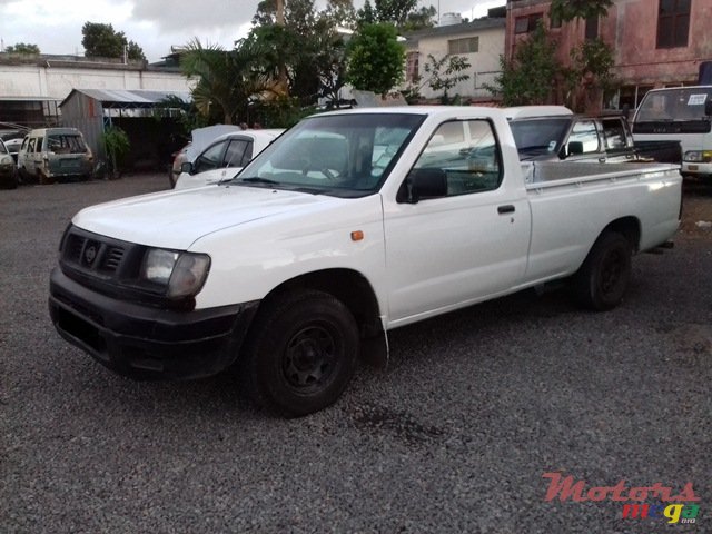 2000' Nissan Single Cab photo #4